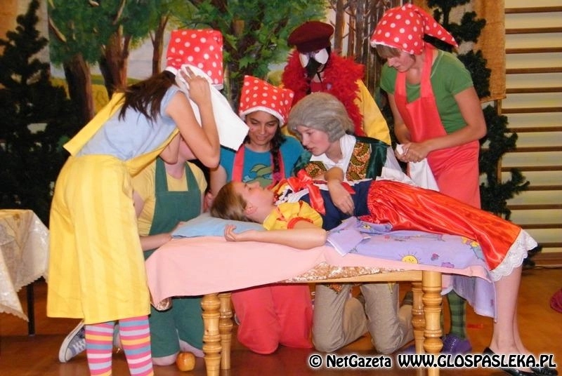 Królewna Śnieżka i 7 krasnoludków w Gimnazjum nr 1