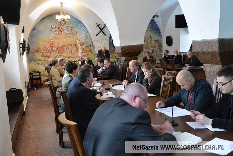 Sesja w poniedziałek