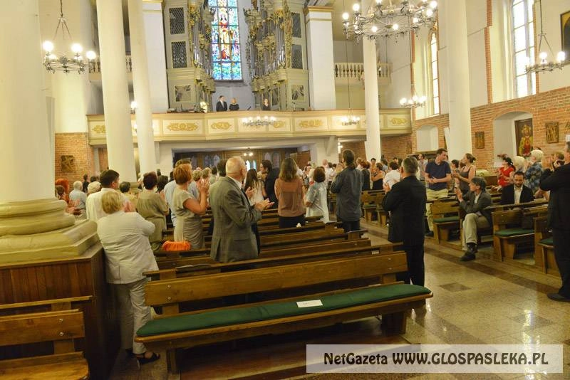 Mniej wiernych chodzi do kościoła