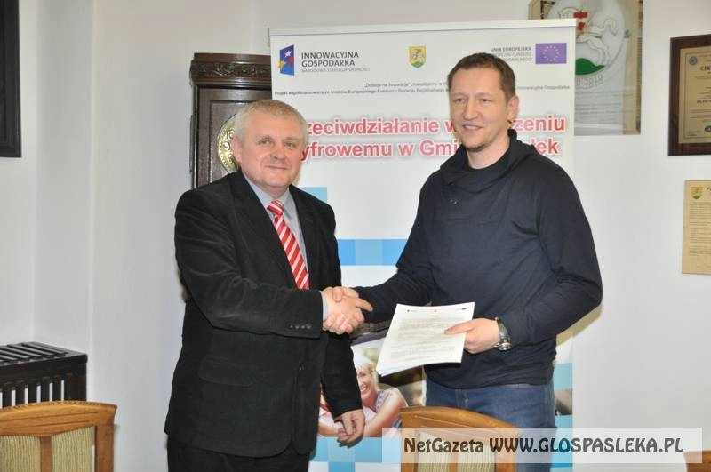 Cyfryzacja w gminie Pasłęk - umowa na dostawę Internetu podpisana