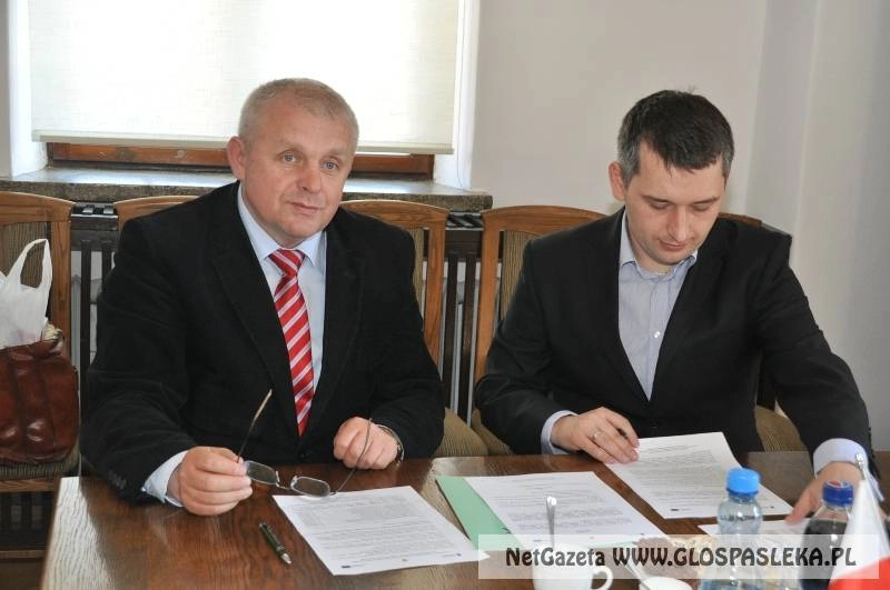 Dostawa komputerów i szkolenie - kolejne umowy podpisane