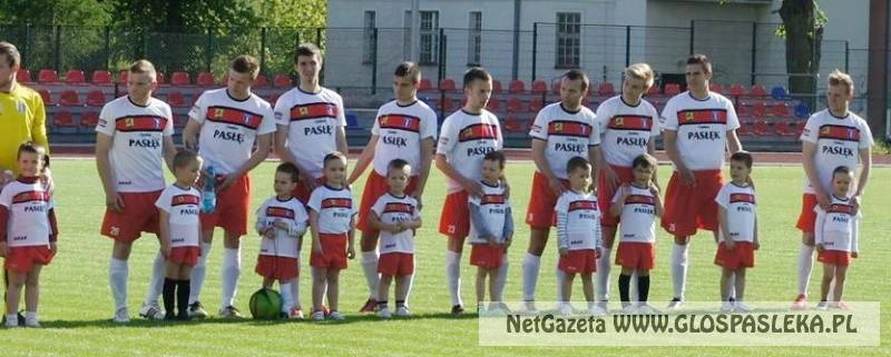 Seniorzy w asyście żaków