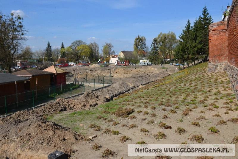 Pieniądze na plac i azbest