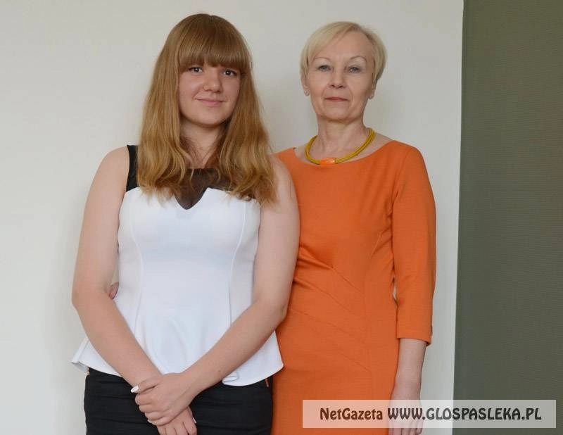 Uczennica i nauczycielka Gimnazjum nr 1 na Gali W-M Kuratora Oświaty