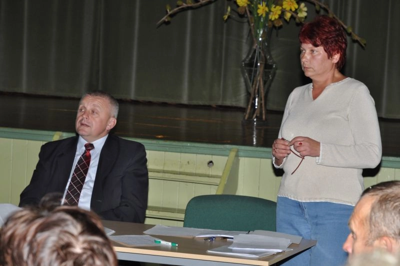 Sprzątanie ulic w wiosce Zielonka Pasłęcka