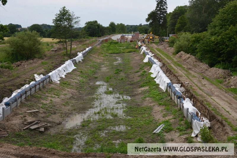 Kanał nieczynny – turyści przyjeżdżają