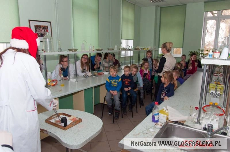 Przedszkolaki odwiedziły starszych kolegów w Zespole Szkół