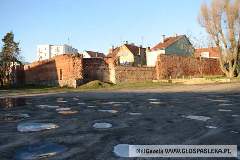 Remont murów i parking