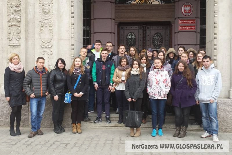 Licealiści na rozprawie sądowej