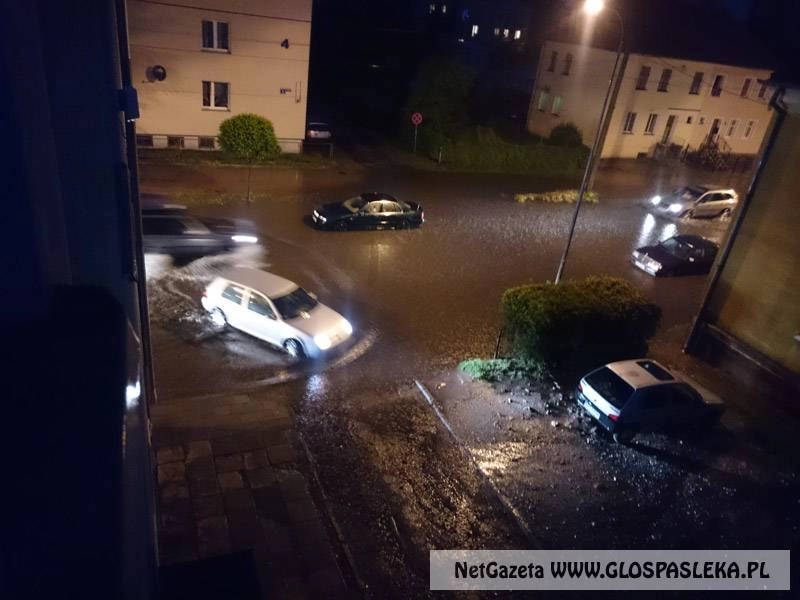 Zalane piwnice i ulice