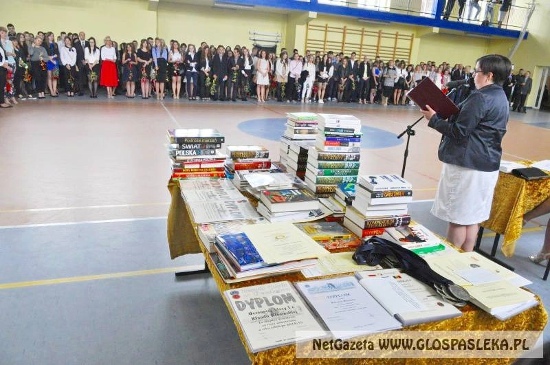 Uczniowie kończą kolejny rok szkolny