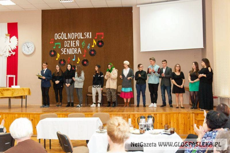 Seniorzy świętowali z młodzieżą