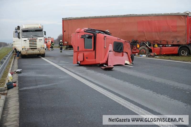Kolizja ciężarówek na ekspresówce
