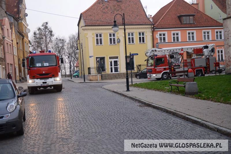 Strażacy gaszą sadzę