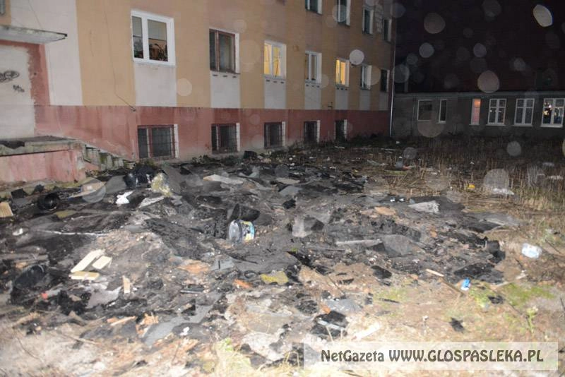 Listy - Wysypisko śmieci pod oknami