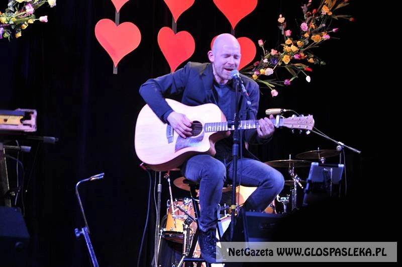 Tomasz Steńczyk z zespołem na Dzień Kobiet