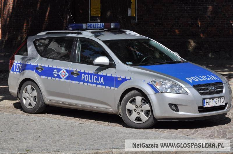 Był tak pijany, że podczas jazdy spadł z motoroweru