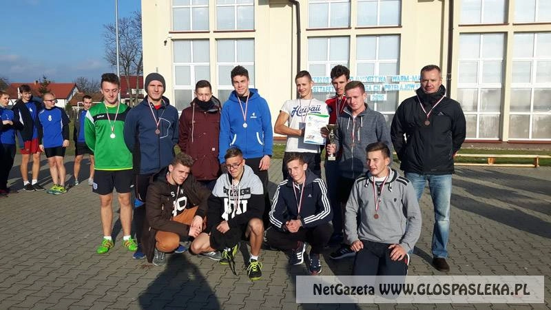 III miejsce dla ZSEiT w biegach przełajowych