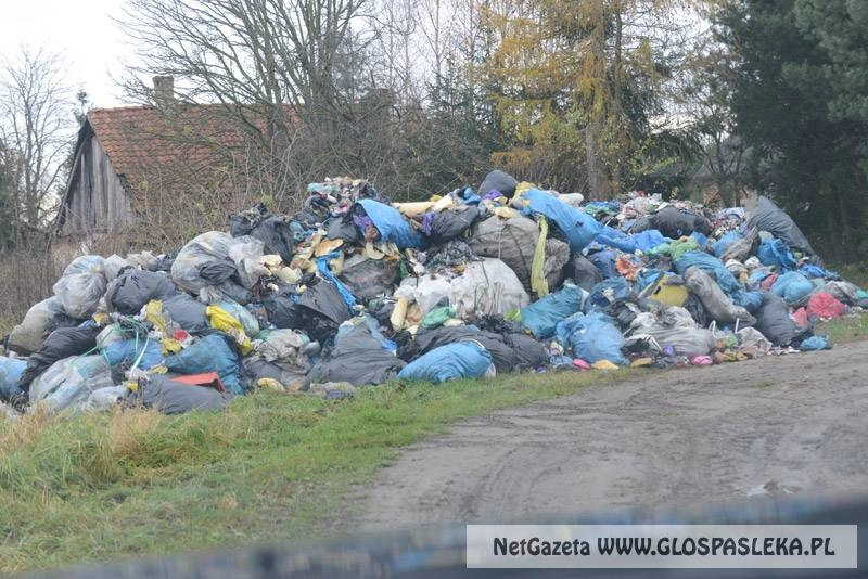 Odpady na gminnej drodze