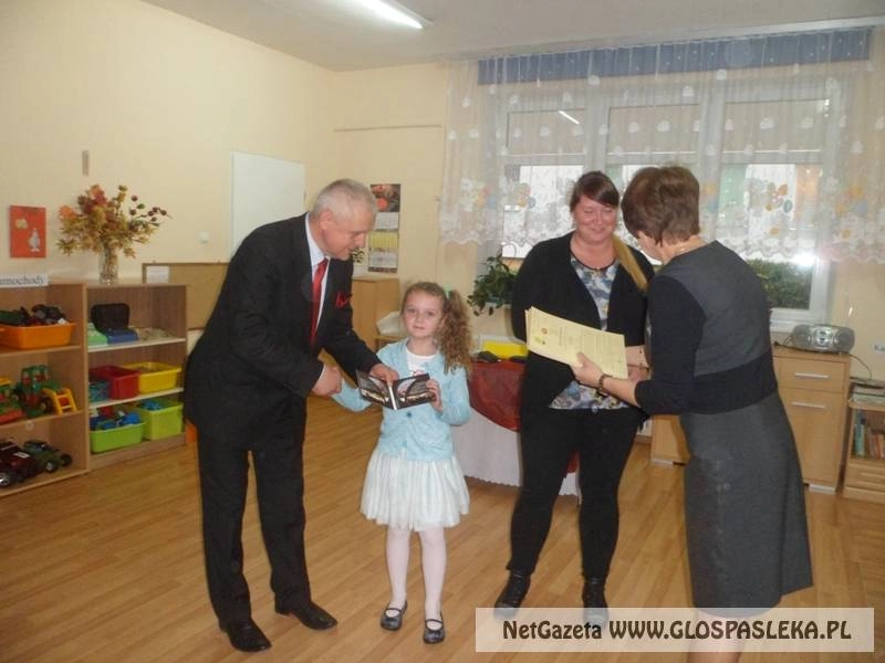 Przedszkolaki odebrały płytę ze swoim nagraniem
