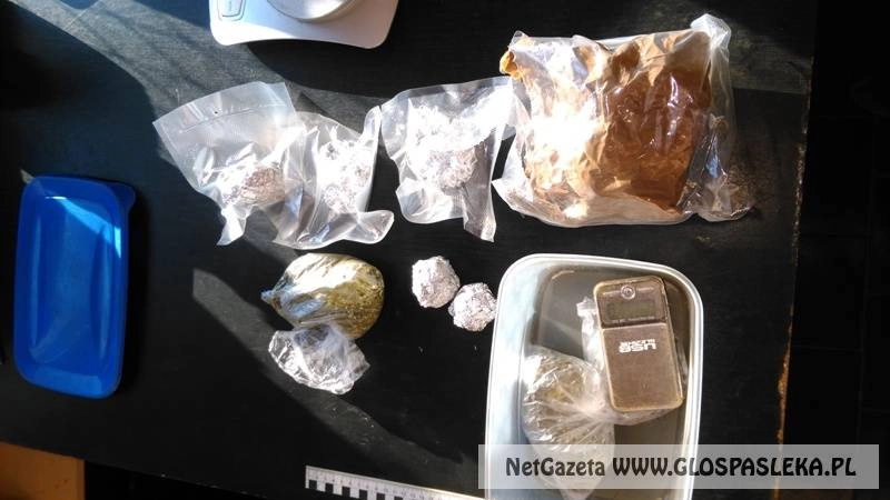 Ojciec z synem zatrzymani za handel narkotykami