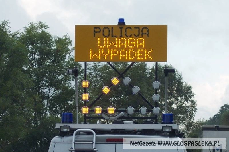 Ślisko, mokro, niebezpiecznie – policja apeluje o ostrożność