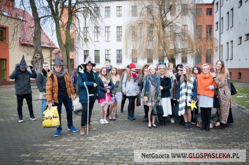 Uczniowie ZS w przedszkolu