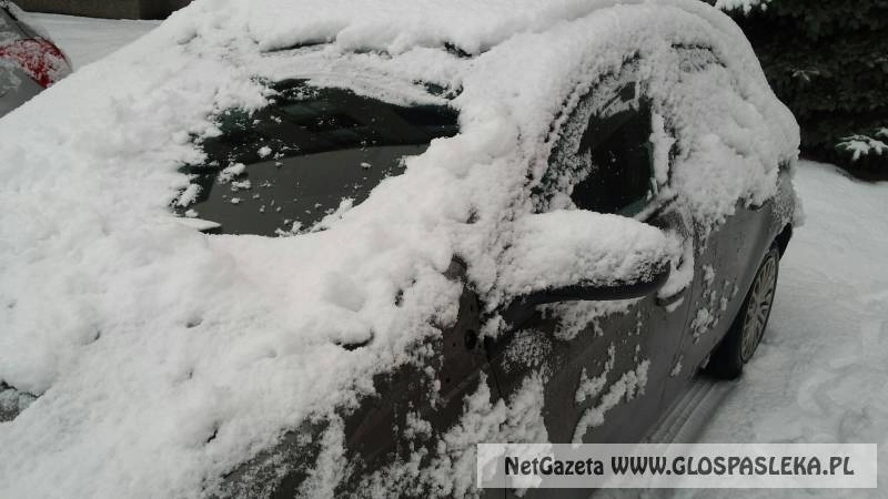 Zanim ruszysz, dokładnie odśnież auto