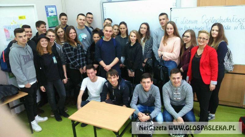 Maturzyści Zespołu Szkół piszą dyktando konkursowe!