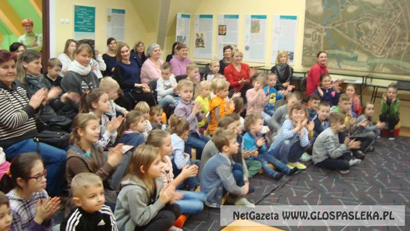 Stoliczku nakryj się