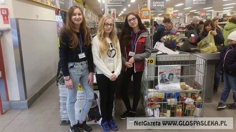 Wolontariusze Zespołu Szkół w Pasłęku dla kombatantów