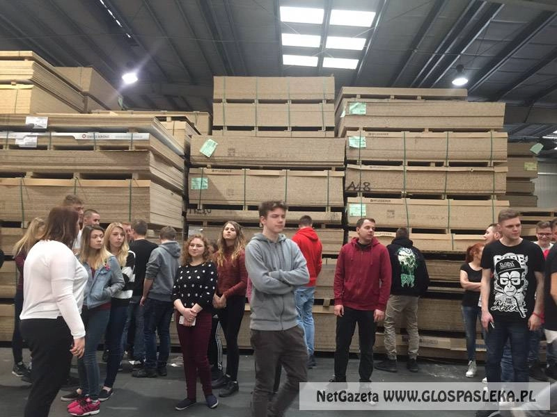 Wyjazd edukacyjny uczniów ZSEiT do Fabryki Mebli Wójcik