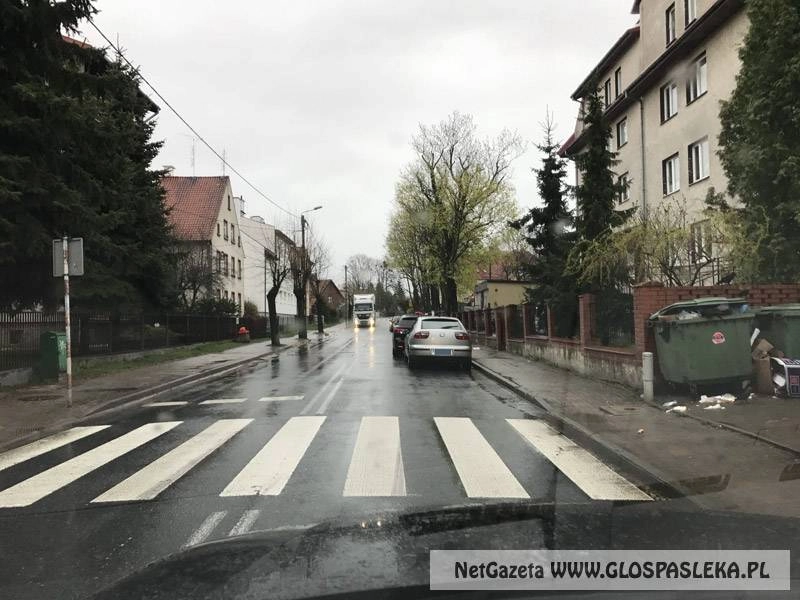 Znaki stoją, samochody też