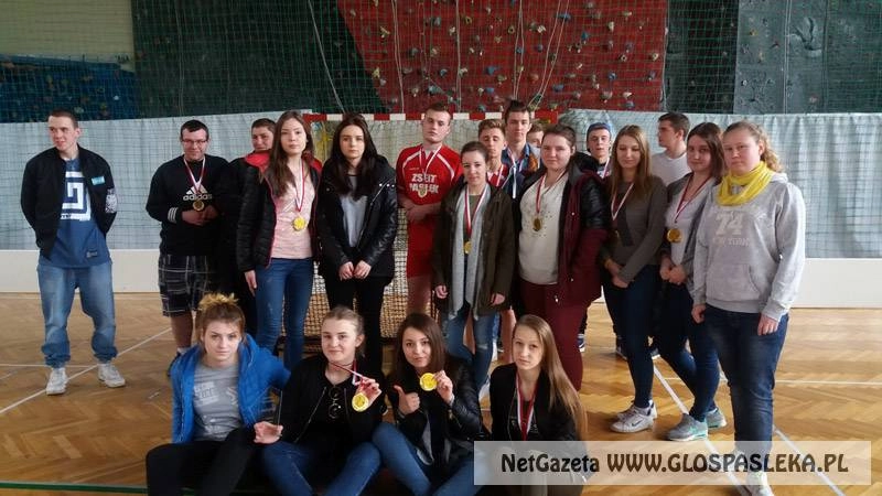 Złoto i brąz uczniów ZSEiT w unihokeju