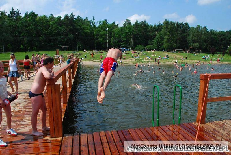 Kąpiel pod okiem ratowników