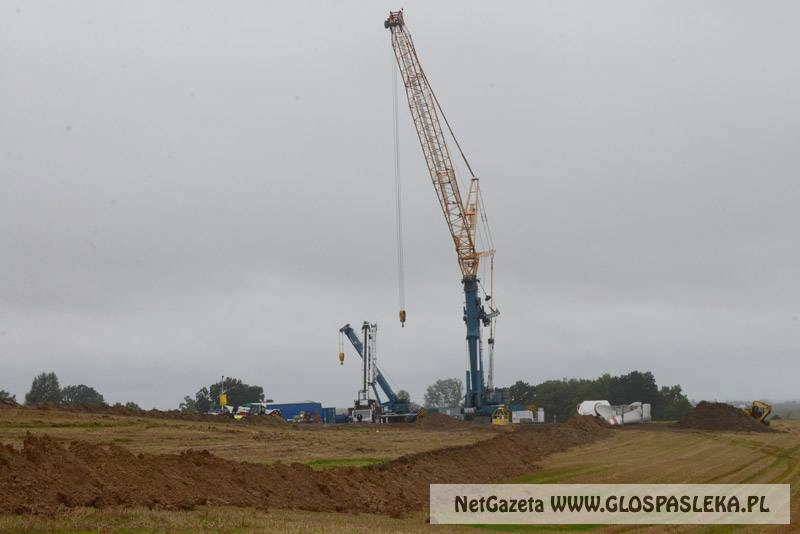 W Krasinie staje wiatrak