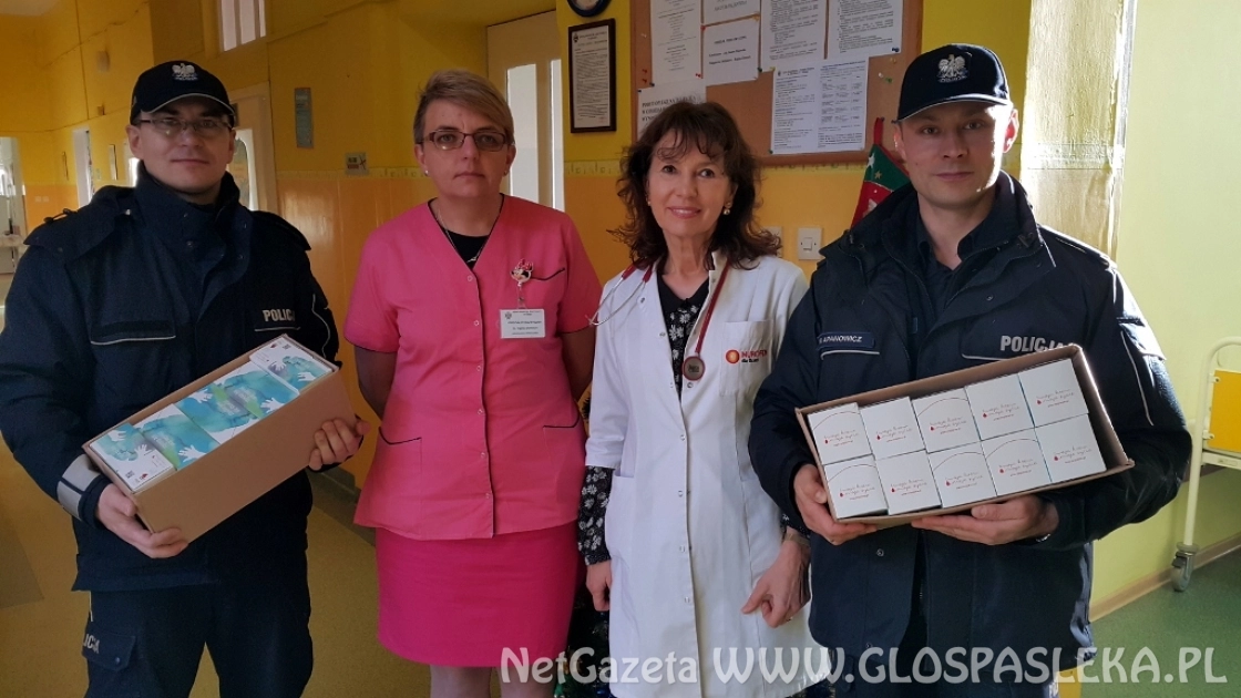 Policjanci oddawali krew i zbierali słodycze dla dzieci ze szpitala