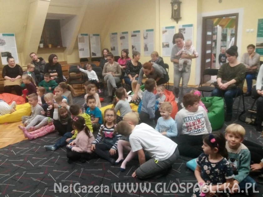 Niedźwiedź - strażnik lasu w bibliotece