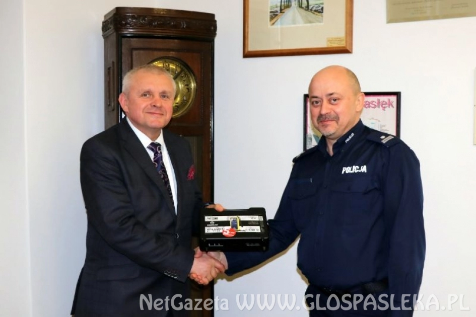 Nowy alkomat na wyposażeniu policji