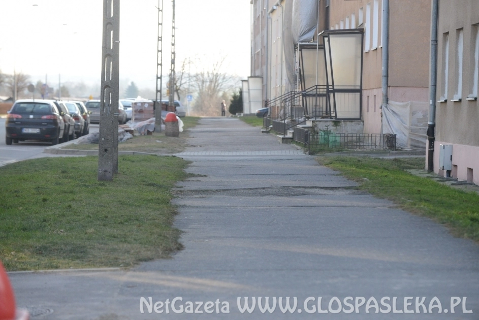 Chodnik i sieć wodociągowa