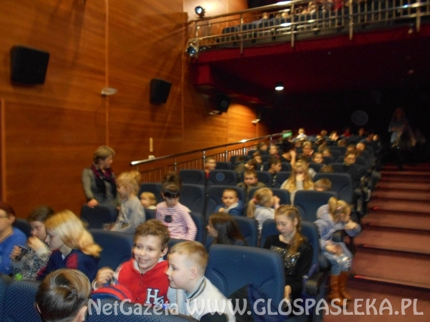 Miś Paddington - wyjazd do kina.