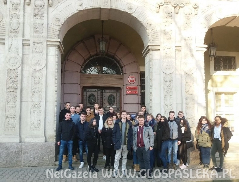 Młodzież na rozprawie w Sądzie Okręgowym