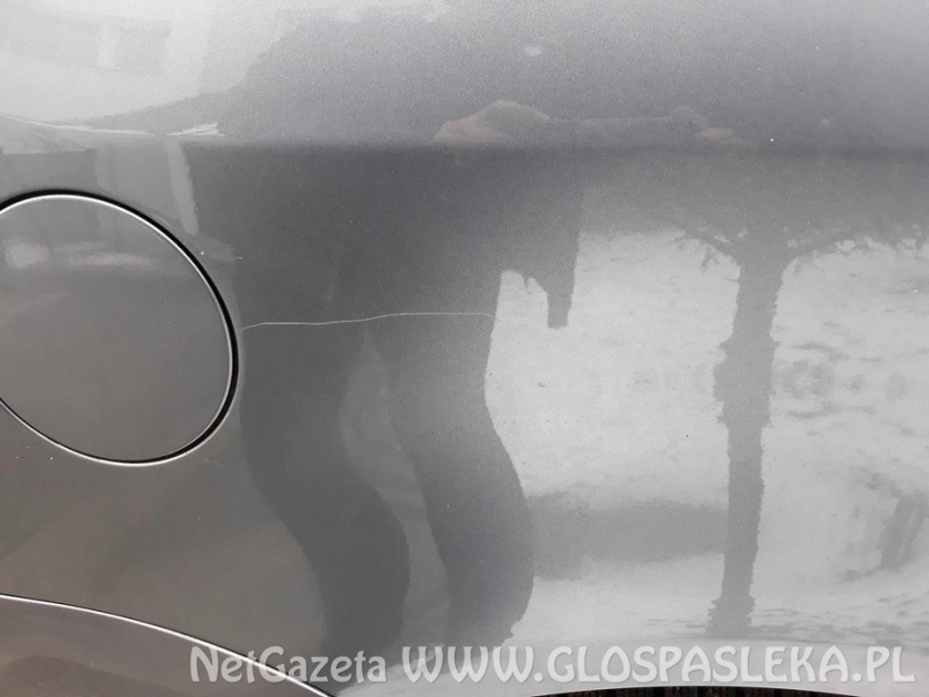 Ktoś złośliwie uszkodził kilka aut