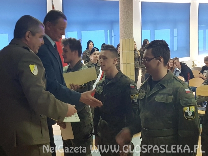 Uroczyste zakończenie szkolenia wojskowego w ZSEiT