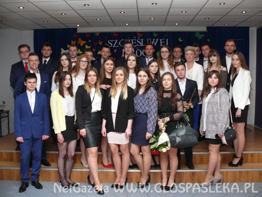 Ostatni raz zabrzmiał dzwonek, czyli pożegnanie absolwentów ZSEiT