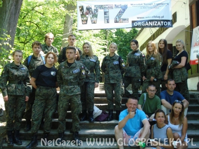 Uczniowie z ZSEiT w zielonych barwach wolontariatu