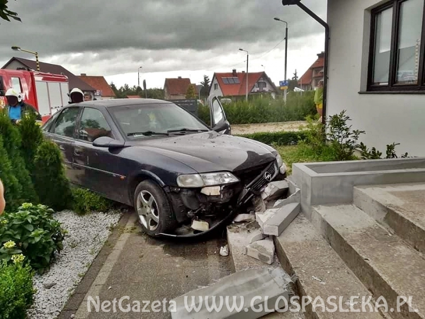 Nastolatek wjechał w ogrodzenie