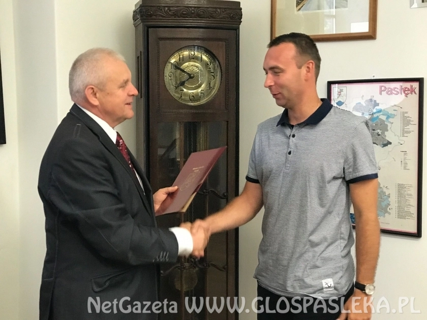 Paweł Wołczecki z nagrodą Burmistrza