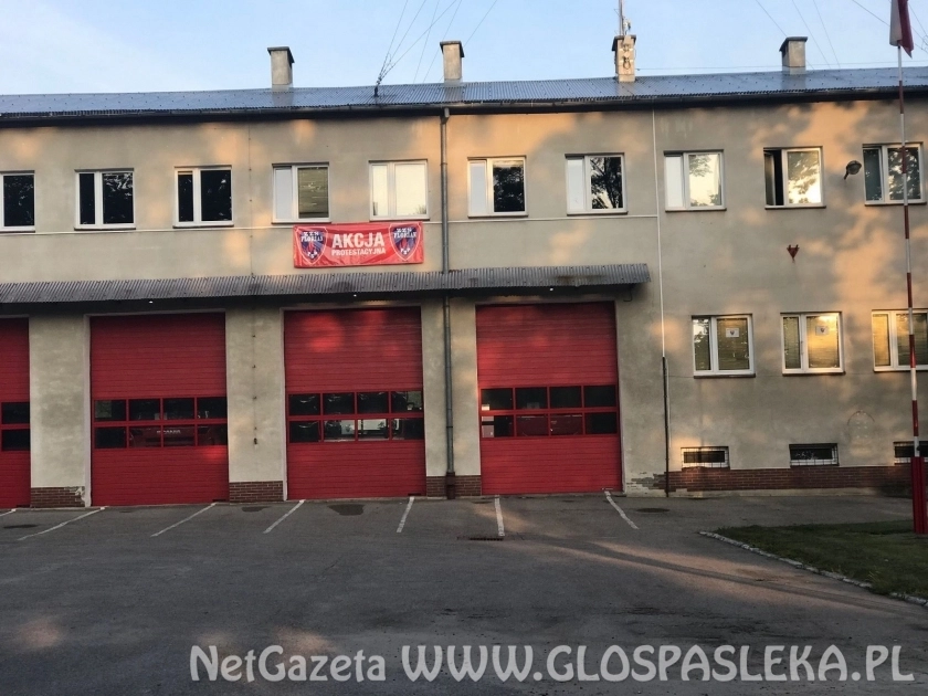 Protestują policjanci i strażacy