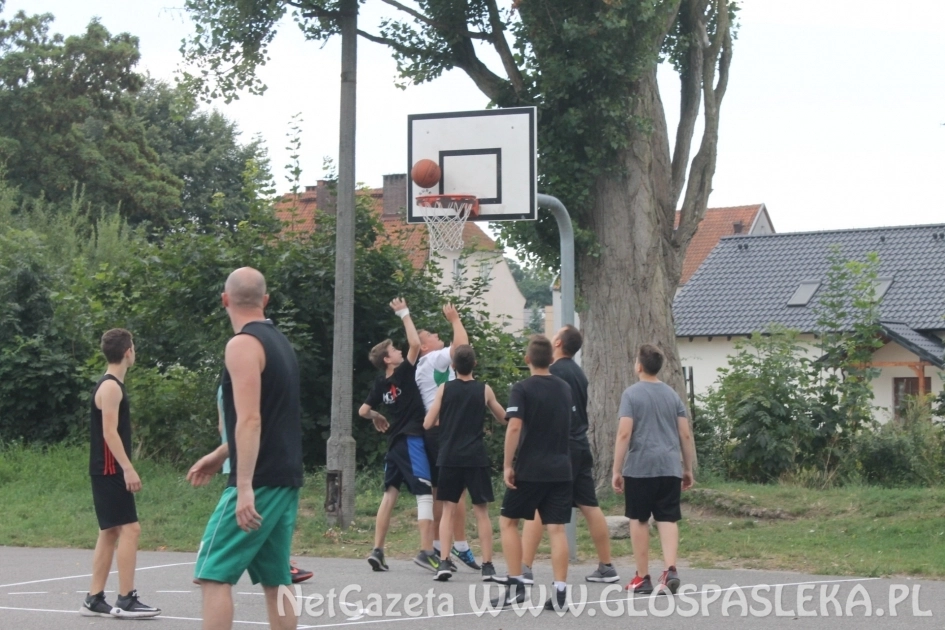 Dwie drużyny zagrały na boisku przy ul. Piłsudskiego